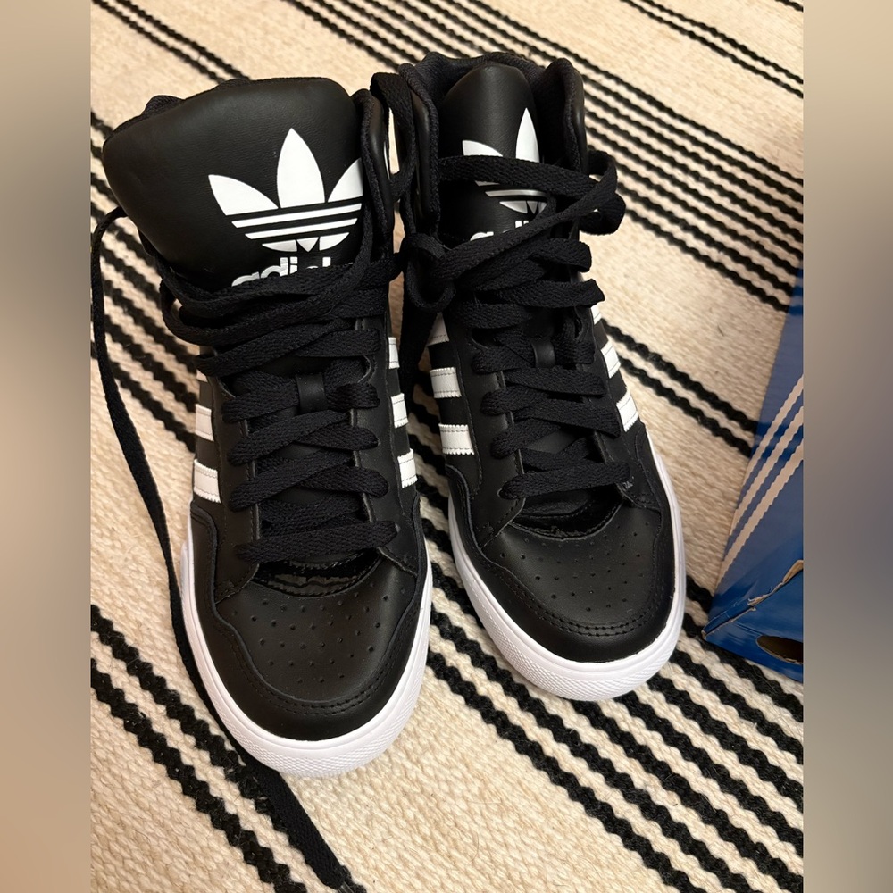 Adidas high tops Size 6